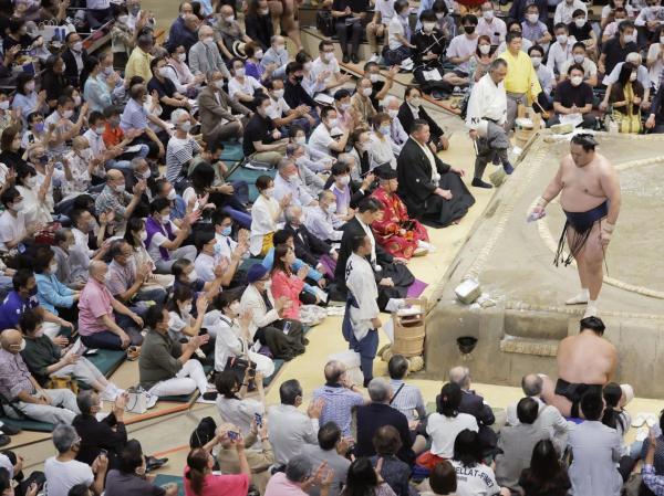 美媒：日本相扑，扑不灭暴力欺凌