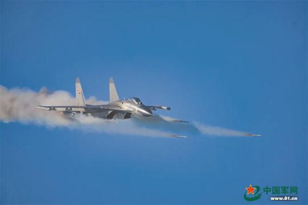 空军航空兵某旅新飞行员实弹射击训练掠影:雏鹰出击 呼啸云天 空军航空兵某旅新飞行员实弹射击训练掠影:雏鹰出击 呼啸云天