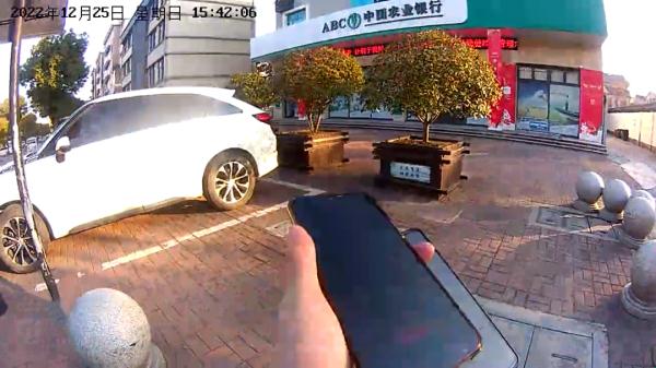 真警察跑赢假警察！海宁一女子差点被骗！