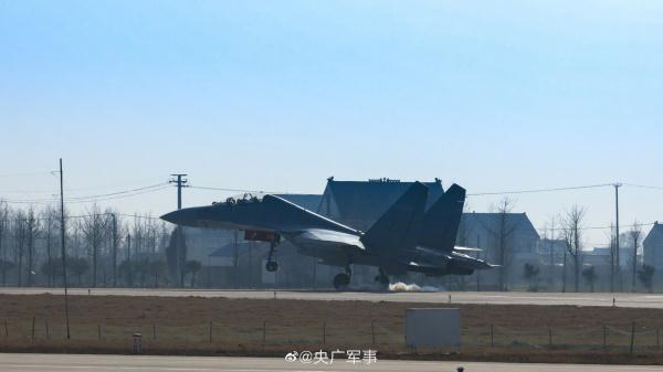 战鹰出击！空军航空兵新年开训高清图