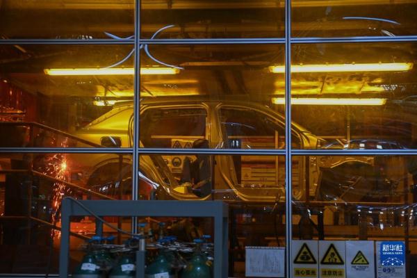 企业复工复产 生产线热火朝天