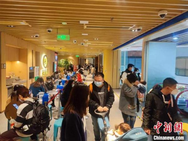 久违的热闹又回来了！各地消费市场加速回暖