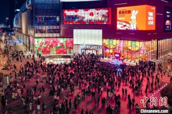 久违的热闹又回来了！各地消费市场加速回暖