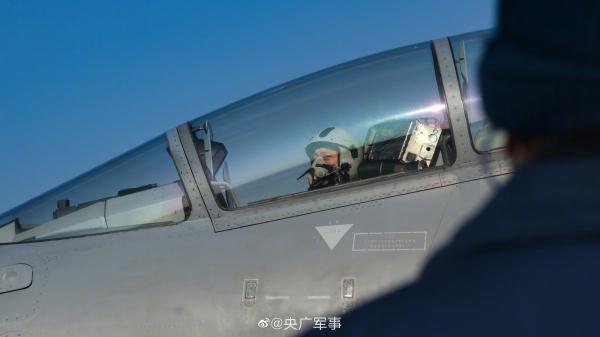 战鹰出击！空军航空兵新年开训高清图