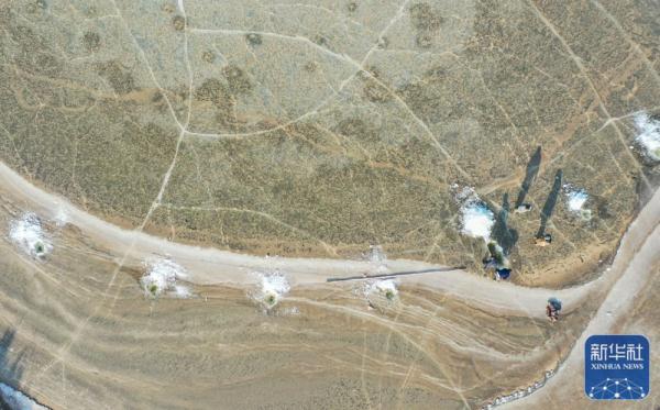 黄河岸边的冬捕人