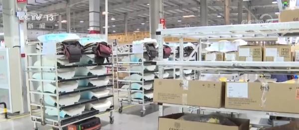 辽宁沈阳:加工车间忙生产 “撸起袖子”赶订单 辽宁沈阳:加工车间忙生产 “撸起袖子”赶订单