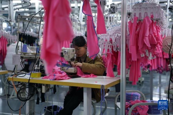 企业复工复产 生产线热火朝天