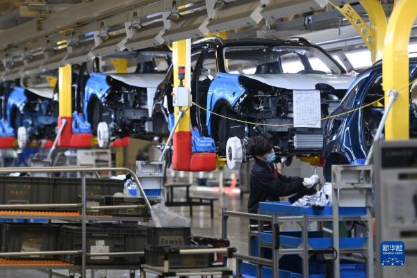 企业复工复产 生产线热火朝天