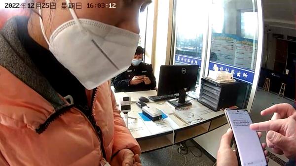 真警察跑赢假警察！海宁一女子差点被骗！