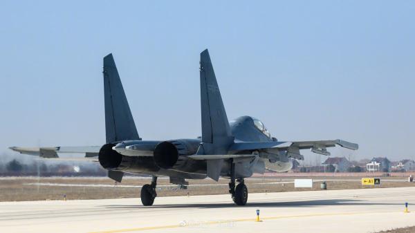 战鹰出击！空军航空兵新年开训高清图