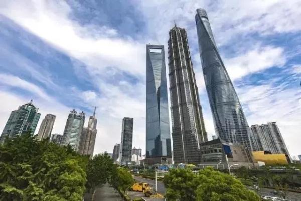 上海陆家嘴一变电箱成网红，爬“石墩”打卡三件套！解锁安全小众的私藏打卡点