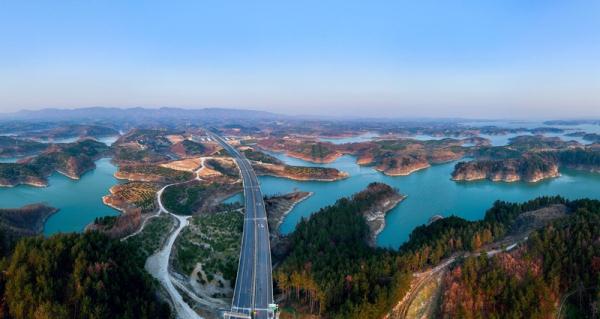 世界最大跨径部分地锚式混合梁斜拉桥今日通车 世界最大跨径部分地锚式混合梁斜拉桥今日通车
