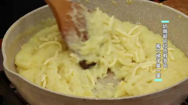 学会这两招，土豆软糯能拉丝，整鸡脱骨太过瘾