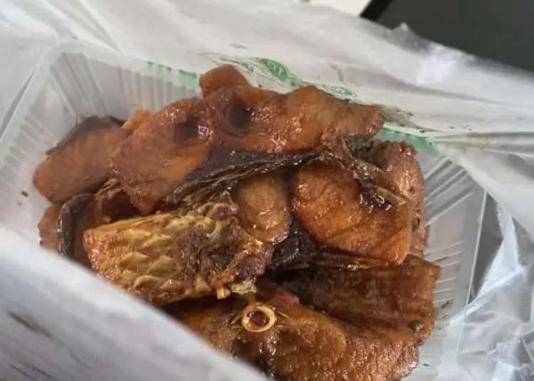 上海网红菜场偶遇爷叔“金句”频出：“我吃东西嘴很刁”！
