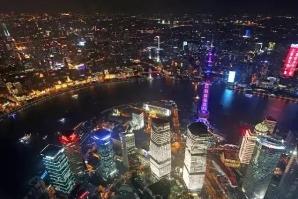 上海陆家嘴一变电箱成网红，爬“石墩”打卡三件套！解锁安全小众的私藏打卡点