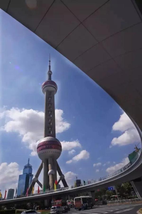 上海陆家嘴一变电箱成网红，爬“石墩”打卡三件套！解锁安全小众的私藏打卡点