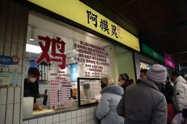 上海网红菜场偶遇爷叔“金句”频出：“我吃东西嘴很刁”！