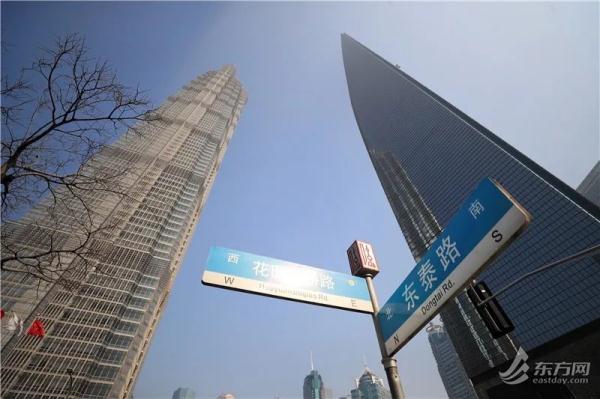 上海陆家嘴一变电箱成网红，爬“石墩”打卡三件套！解锁安全小众的私藏打卡点