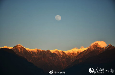 绝美！大理苍山日月同辉