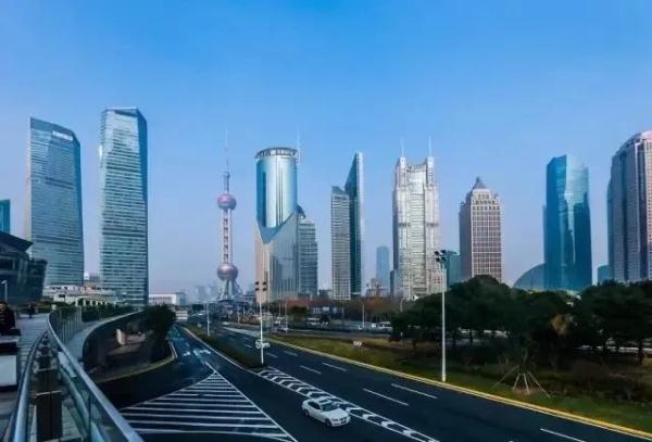 上海陆家嘴一变电箱成网红，爬“石墩”打卡三件套！解锁安全小众的私藏打卡点