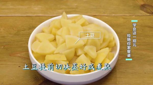 学会这两招，土豆软糯能拉丝，整鸡脱骨太过瘾