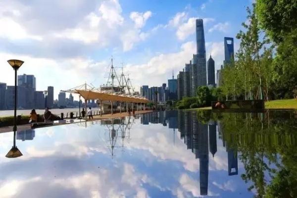 上海陆家嘴一变电箱成网红，爬“石墩”打卡三件套！解锁安全小众的私藏打卡点