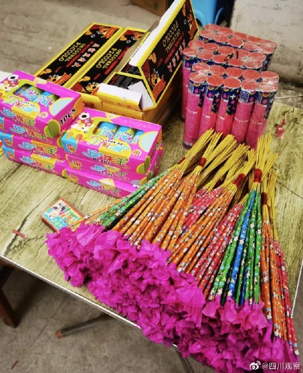 朋友圈卖烟花爆竹涉嫌违法