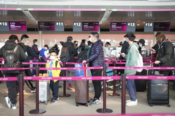 “两年没回家过年了,怎么会不期待?”春运开启!再现人潮 “两年没回家过年了,怎么会不期待?”春运开启!再现人潮