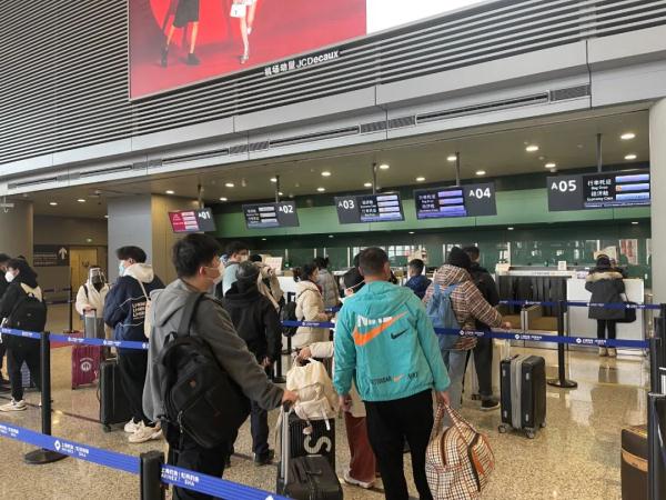 “两年没回家过年了,怎么会不期待?”春运开启!再现人潮 “两年没回家过年了,怎么会不期待?”春运开启!再现人潮