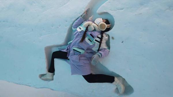 “中国冰城”有面雪做的“笑墙”