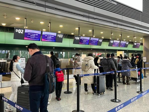 “两年没回家过年了,怎么会不期待?”春运开启!再现人潮 “两年没回家过年了,怎么会不期待?”春运开启!再现人潮