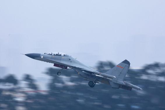 向战而行,加力奋飞——南部战区空军航空兵某旅年度开训见闻 向战而行,加力奋飞——南部战区空军航空兵某旅年度开训见闻