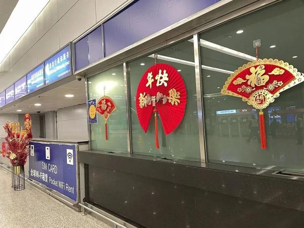 “李名语,欢迎回家”,父亲手写横幅迎接3年未见的女儿 “李名语,欢迎回家”,父亲手写横幅迎接3年未见的女儿