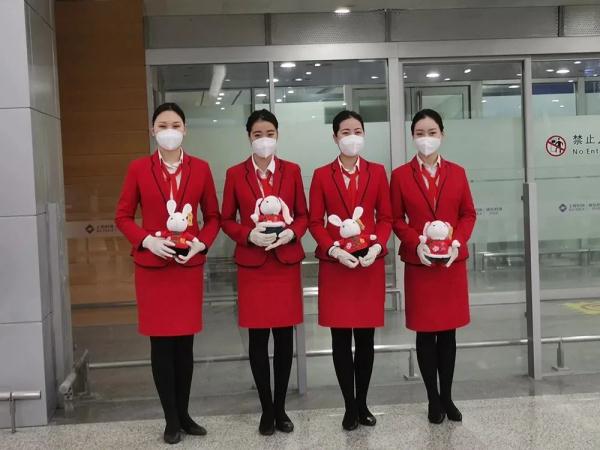 “李名语,欢迎回家”,父亲手写横幅迎接3年未见的女儿 “李名语,欢迎回家”,父亲手写横幅迎接3年未见的女儿