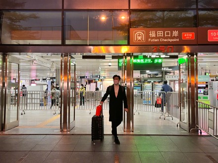 直击深圳福田口岸通关！有旅客激动哽咽