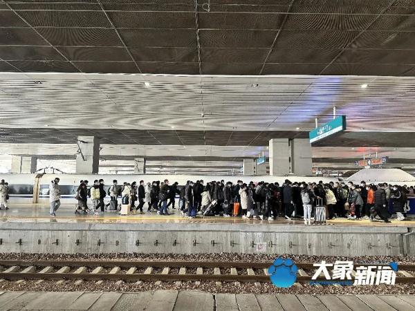 2023年春运已启动，郑州铁路将增开夜间动车组