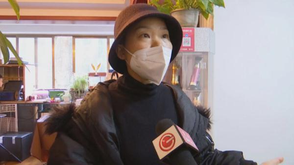 蓄了10年的长发一朝变“鸡窝”！女子怀疑有人故意使坏，商家解释称……