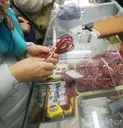 开了68年的上海宝藏小店发出求助:假领头、汤婆子急寻新“室友”! 开了68年的上海宝藏小店发出求助:假领头、汤婆子急寻新“室友”!