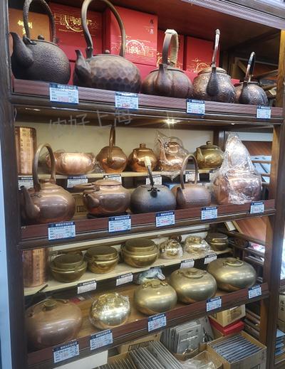 开了68年的上海宝藏小店发出求助:假领头、汤婆子急寻新“室友”! 开了68年的上海宝藏小店发出求助:假领头、汤婆子急寻新“室友”!