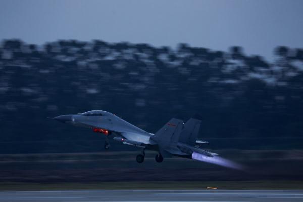 向战而行,加力奋飞——南部战区空军航空兵某旅年度开训见闻 向战而行,加力奋飞——南部战区空军航空兵某旅年度开训见闻