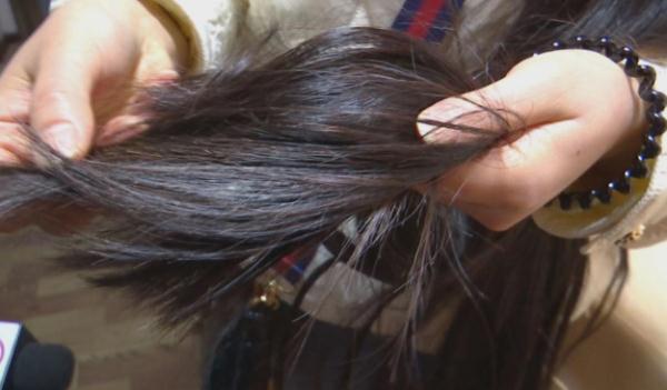 蓄了10年的长发一朝变“鸡窝”！女子怀疑有人故意使坏，商家解释称……