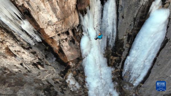 河北邢台:壮美冰壁引客来 河北邢台:壮美冰壁引客来