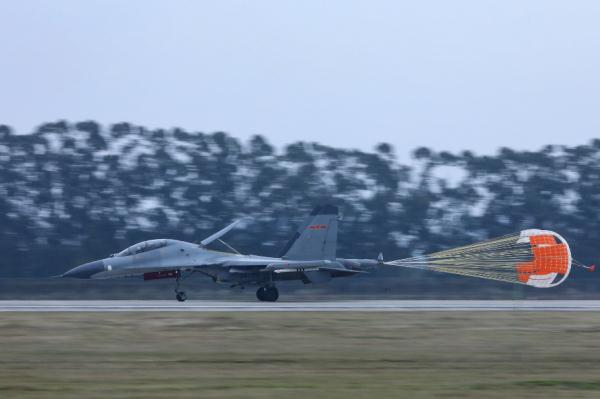 向战而行,加力奋飞——南部战区空军航空兵某旅年度开训见闻 向战而行,加力奋飞——南部战区空军航空兵某旅年度开训见闻