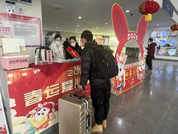 成都春运首日：出行有序 服务暖心