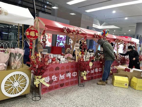 “李名语,欢迎回家”,父亲手写横幅迎接3年未见的女儿 “李名语,欢迎回家”,父亲手写横幅迎接3年未见的女儿