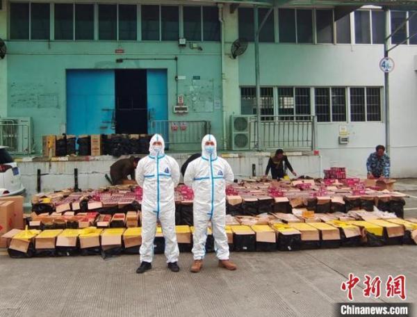 广西海警在北部湾海域查扣涉走私香烟8700余条