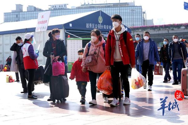 广州出城高峰或出现在这一时间｜春运首日直击→