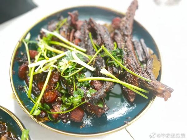 后备箱装满啦回~家~过~年~