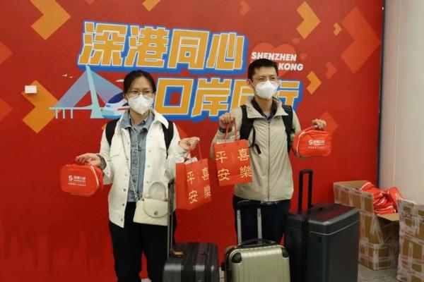 深港有序恢复通关后，口岸周边热闹繁忙，年味足！