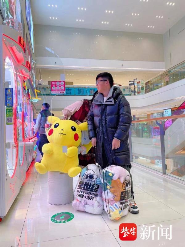 原来抓娃娃也会上瘾！常州25岁小伙一年抓2000多个娃娃堆满了屋子